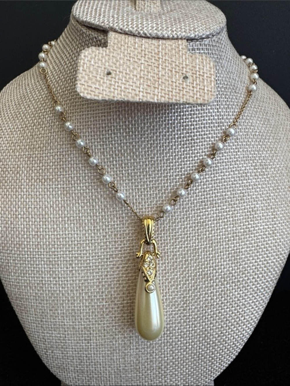 VTG Nolan Miller Vienna Pendant Necklace Gold Tone Faux Pearls 32"